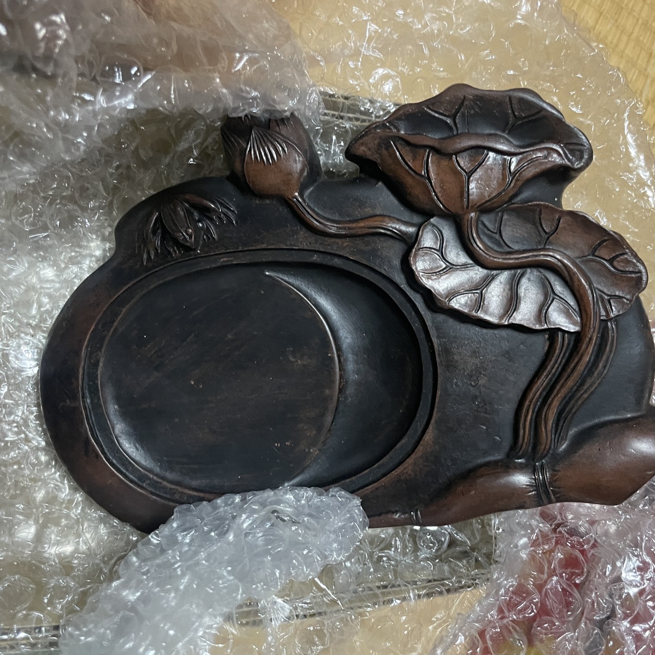 一関市のお客様より「中国 硯 蓮の葉とつぼみ」を買い取らせて頂きました。