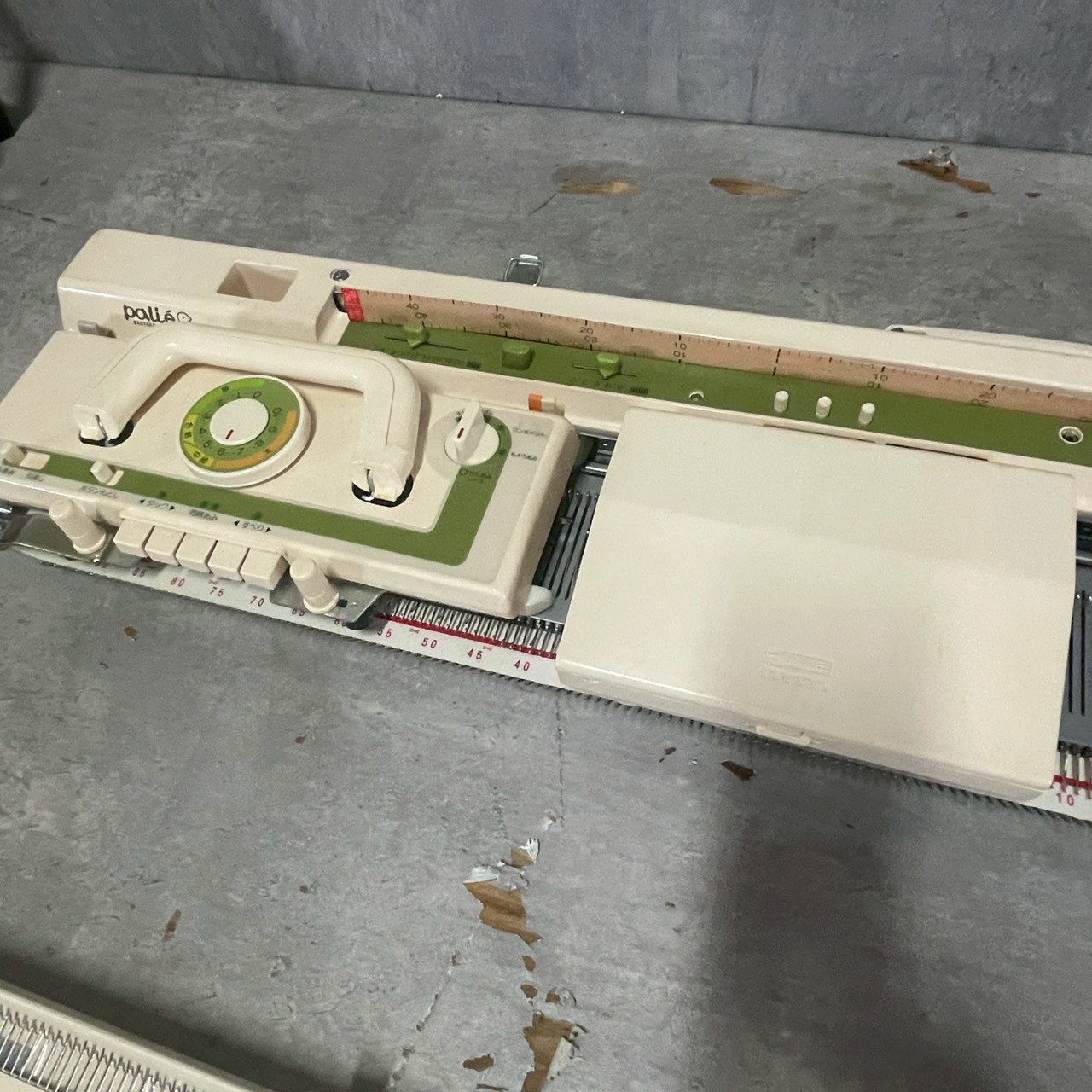 北上市のお客様より「Brother製 家庭用編み機 palié 8(パリエ8) KH-881」を買い取らせて頂きました。