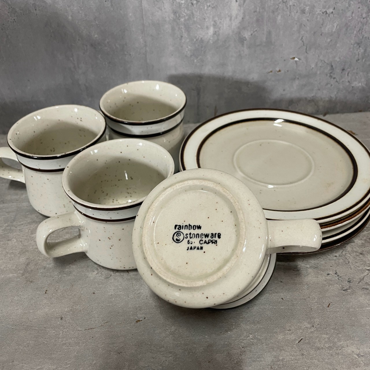 盛岡市のお客様より「レトロ ストーンウェア（陶器） カップ＆ソーサーセット」を買い取らせて頂きました。